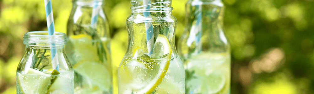Sparkling iced lemonade